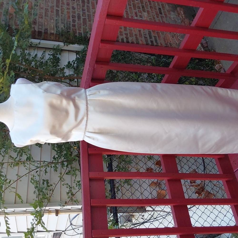 Chic Ivory Sleeveless Satin Maxi  Dress